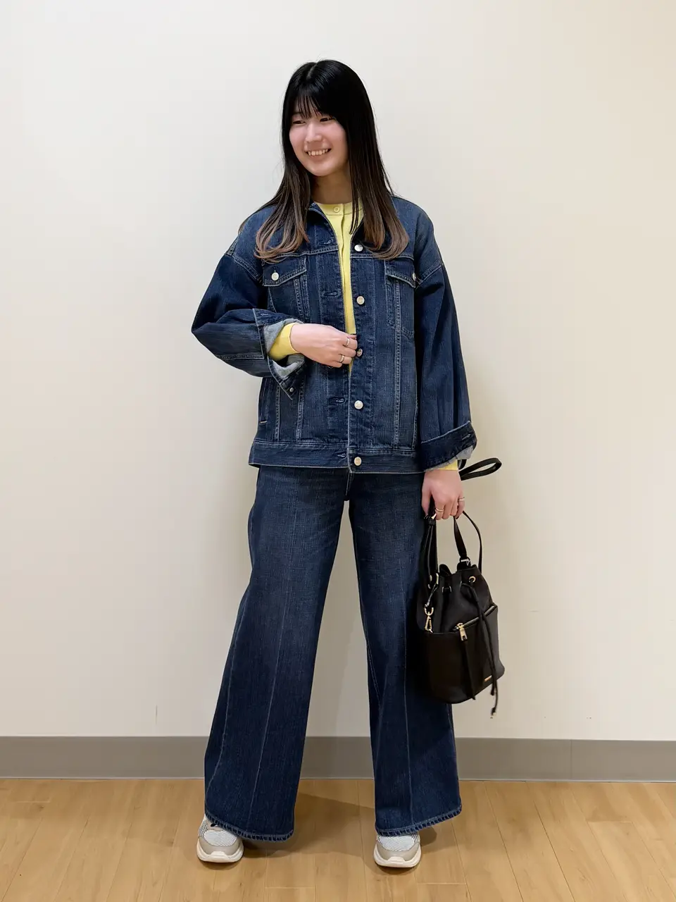  Aina コーディネート画像