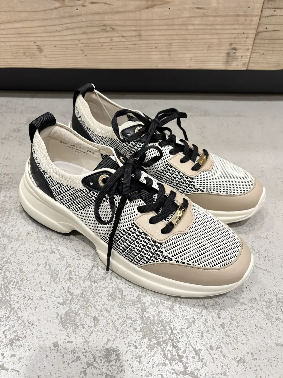 ONWARD CROSSET SELECT 千葉 コーディネート画像