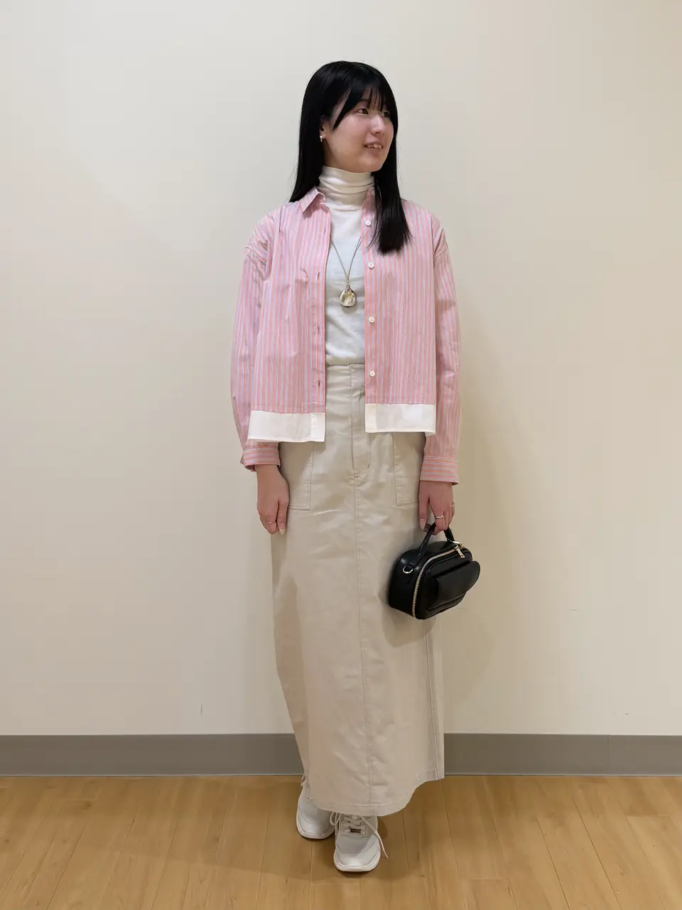  Aina コーディネート画像