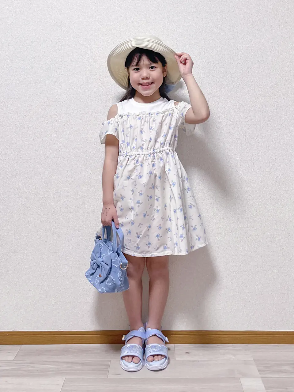  MIKA コーディネート画像