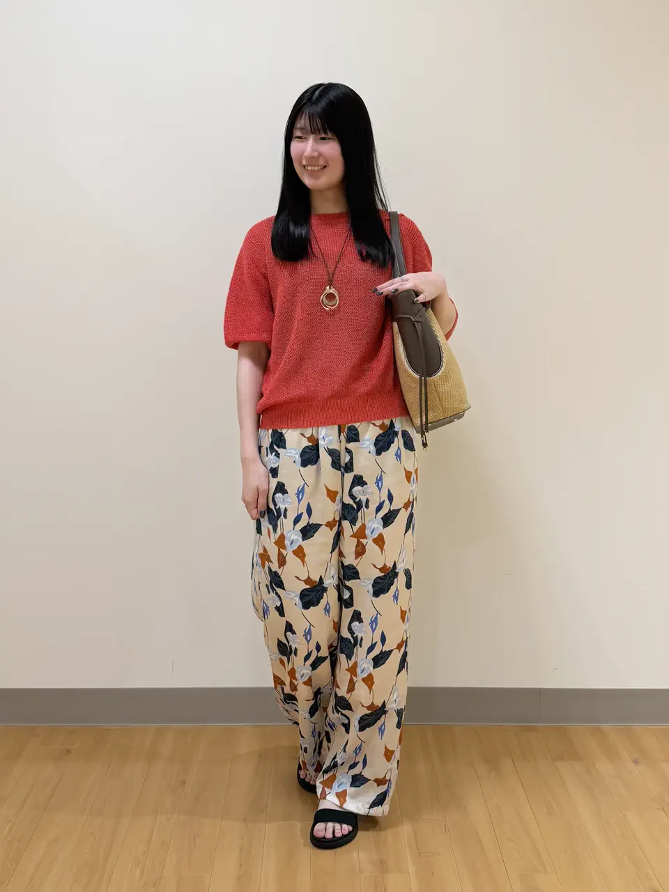  Aina コーディネート画像