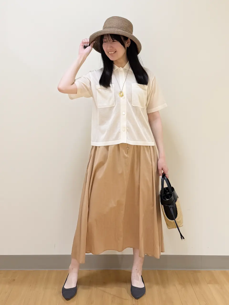  Aina コーディネート画像