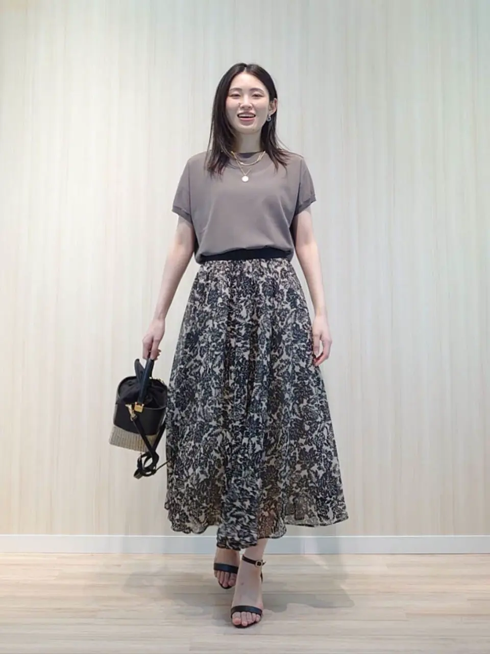  最上 コーディネート画像