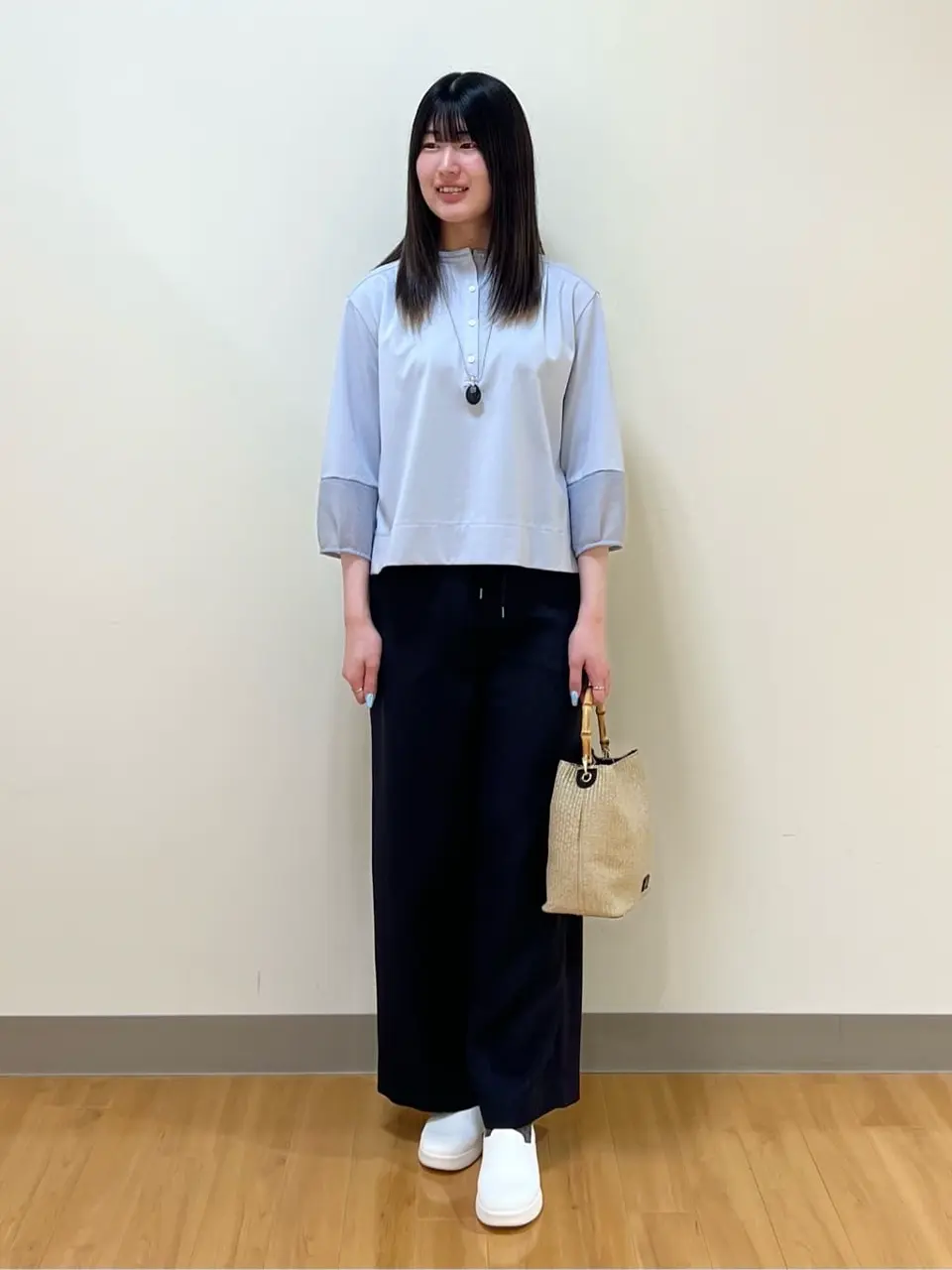  Aina コーディネート画像