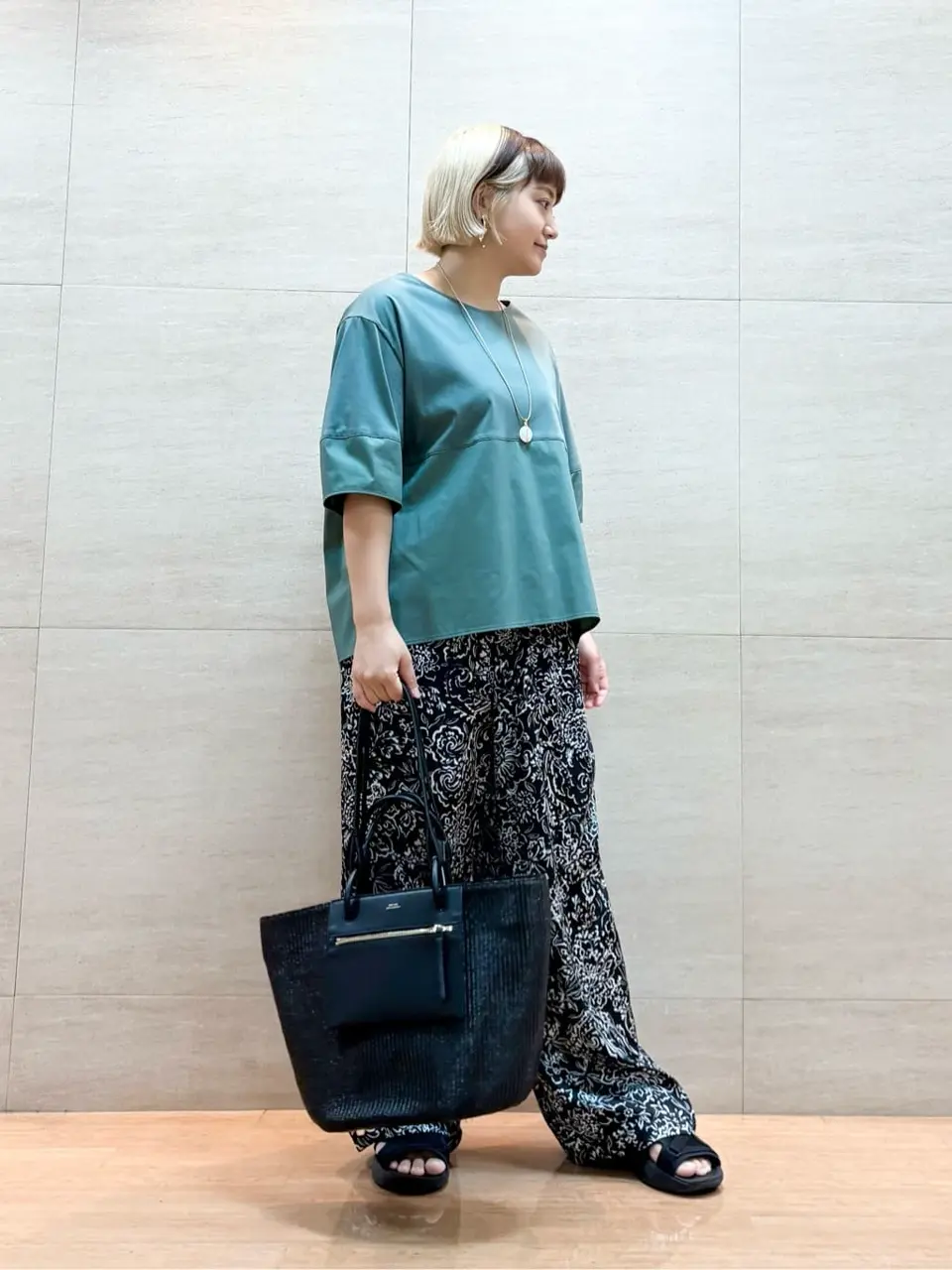 ONWARD CROSSET SELECT 佐藤 コーディネート画像