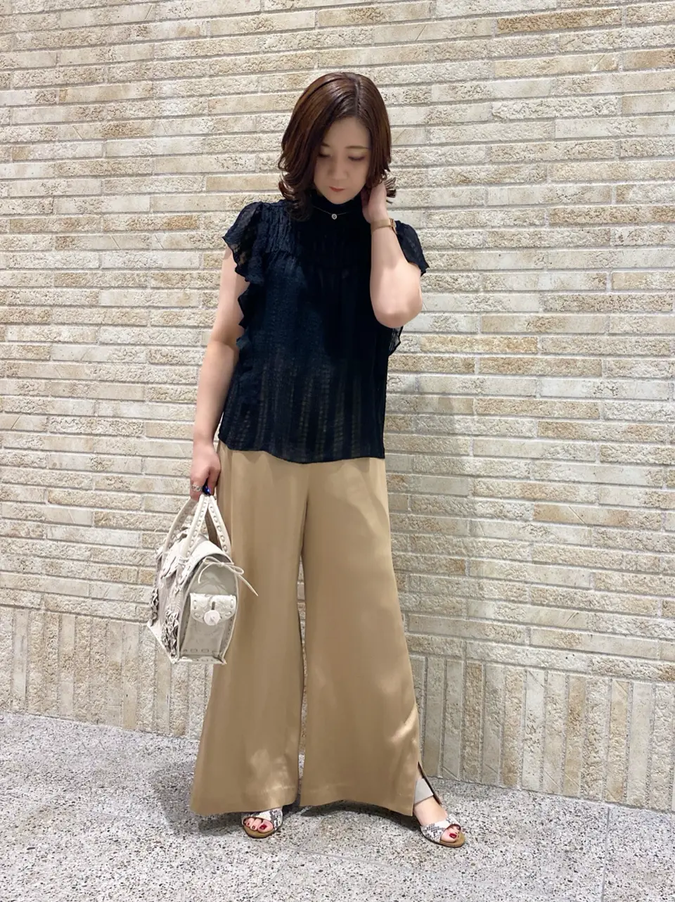 GRACE CONTINENTAL MOMOKO コーディネート画像