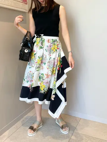 GRACE CONTINENTAL 伊藤　静華 コーディネート画像