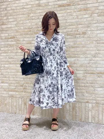 GRACE CONTINENTAL MOMOKO コーディネート画像