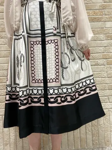 GRACE CONTINENTAL MOMOKO コーディネート画像