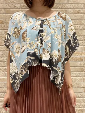 GRACE CONTINENTAL MOMOKO コーディネート画像