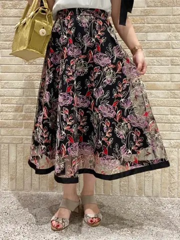 GRACE CONTINENTAL MOMOKO コーディネート画像