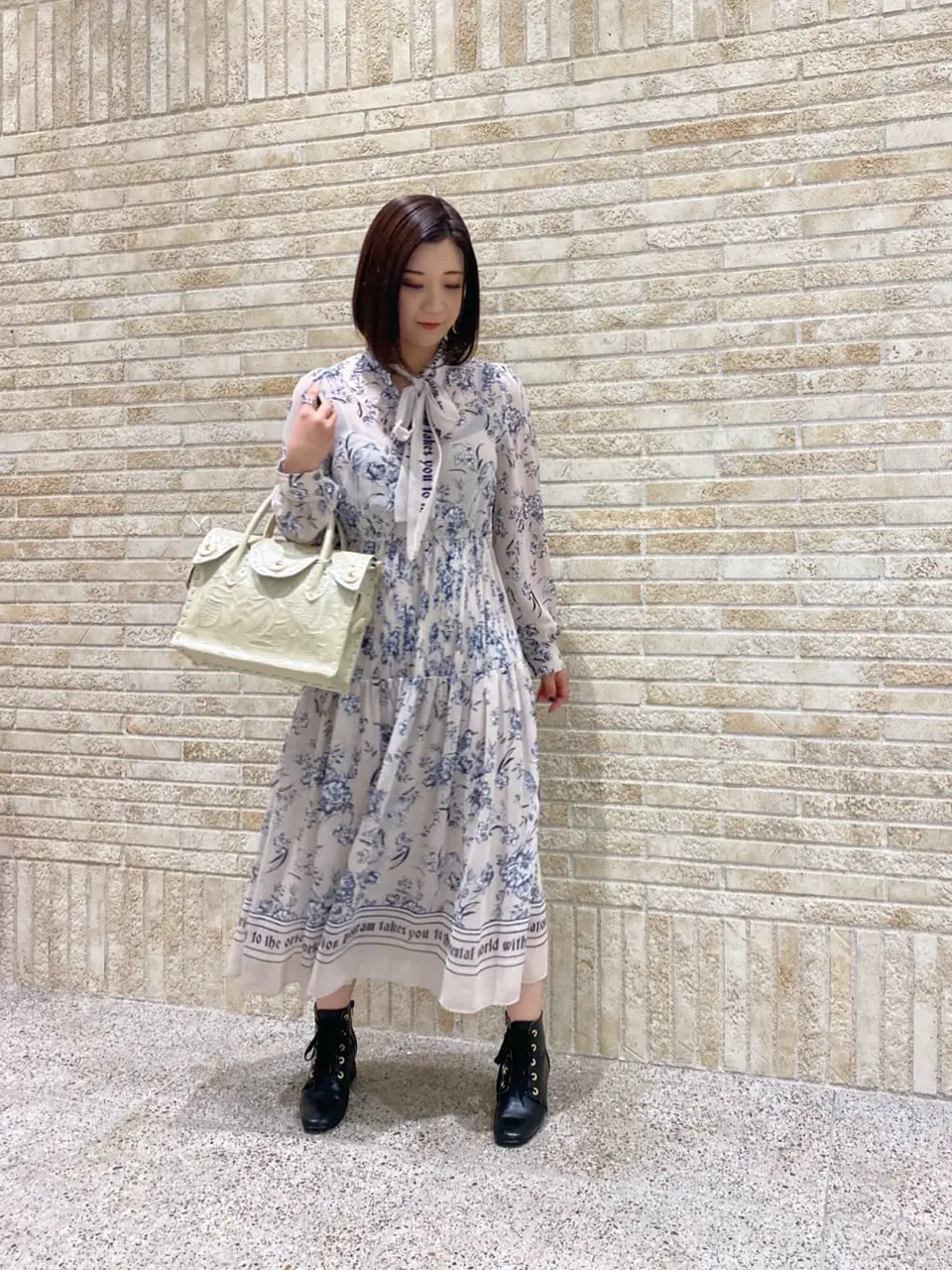 GRACE CONTINENTAL MOMOKO コーディネート画像