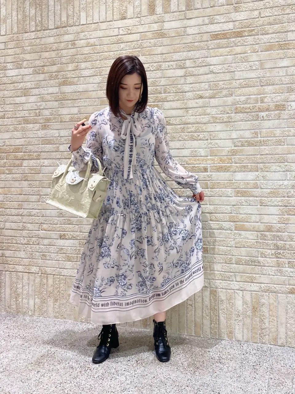 GRACE CONTINENTAL MOMOKO コーディネート画像