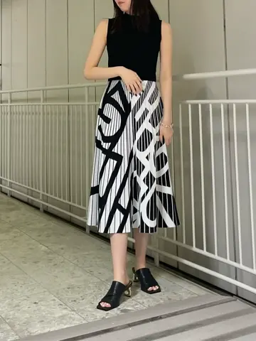 GRACE CONTINENTAL 伊藤　静華 コーディネート画像