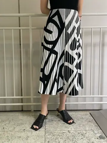 GRACE CONTINENTAL 伊藤　静華 コーディネート画像