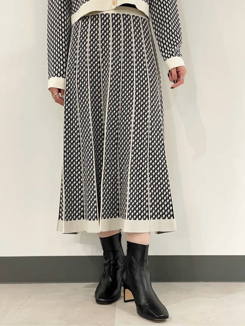 GRACE CONTINENTAL Yuuki NOZAWA コーディネート画像