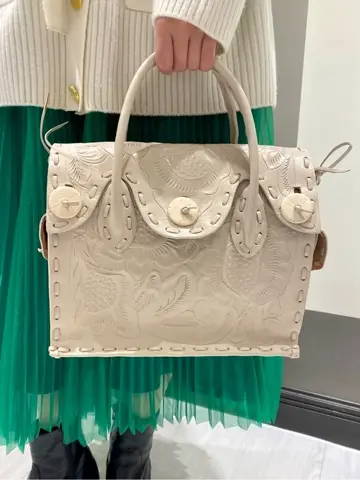 GRACE CONTINENTAL Abe コーディネート画像