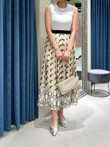 GRACE CONTINENTAL yoshi コーディネート画像