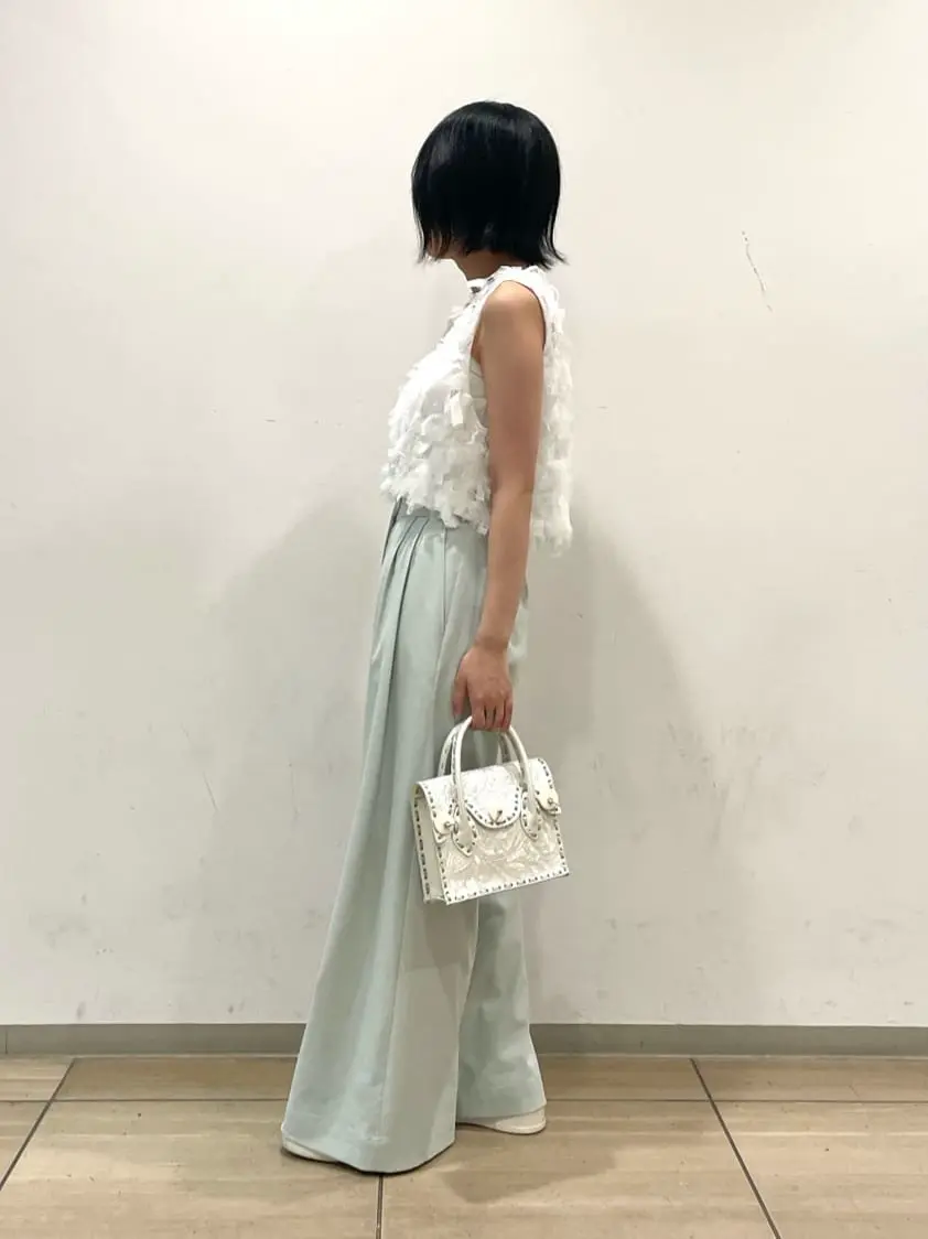 GRACE CONTINENTAL yoshi コーディネート画像