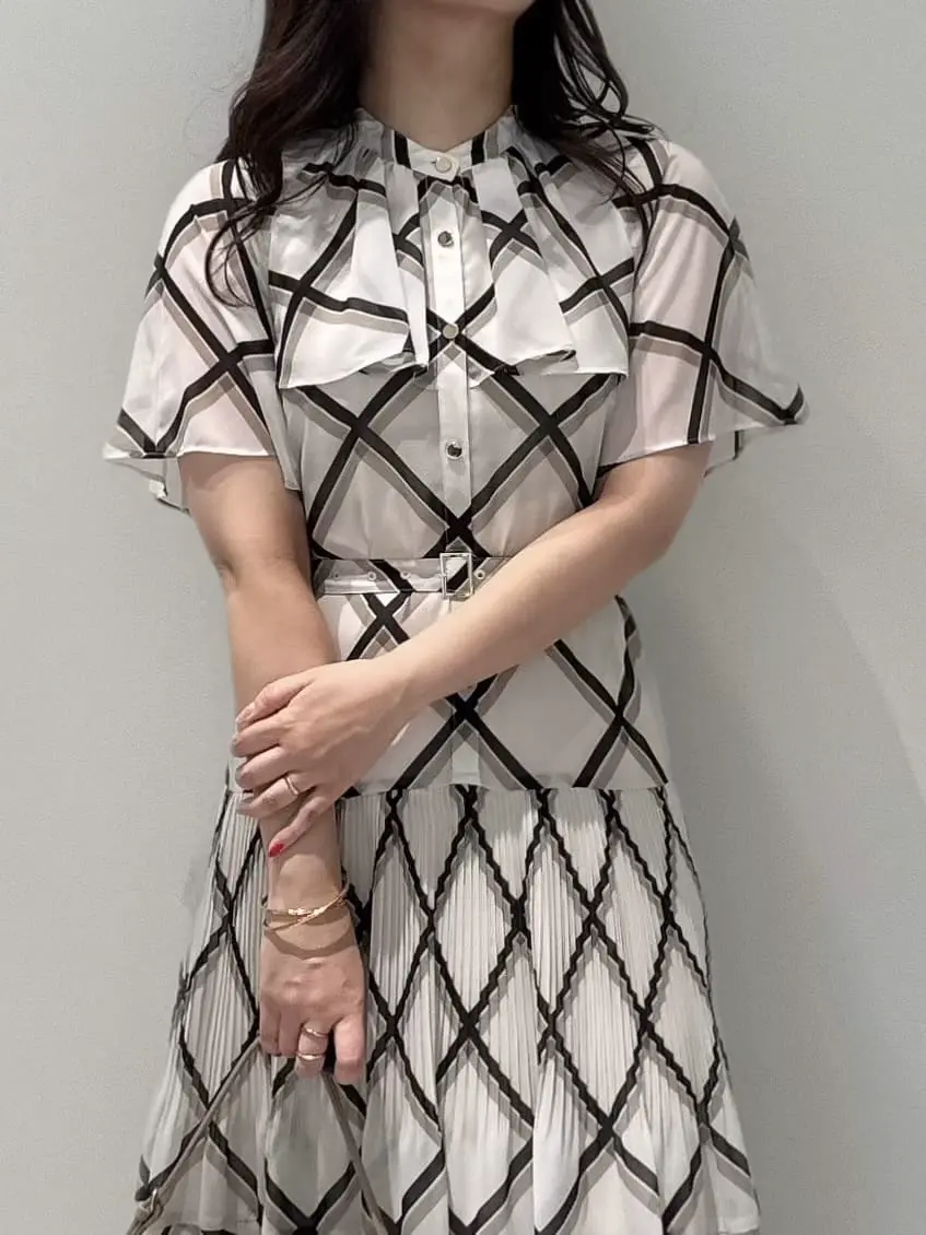 GRACE CONTINENTAL MOMOKO コーディネート画像