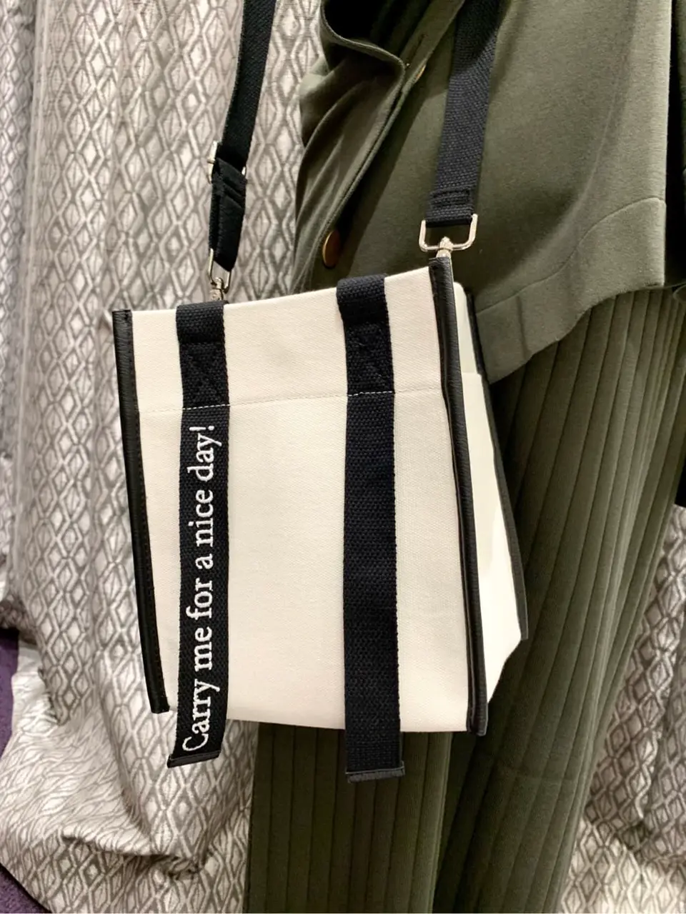 GRACE CONTINENTAL The Banquet eri コーディネート画像