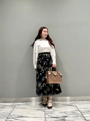 GRACE CONTINENTAL The Banquet 中根　里帆 コーディネート画像