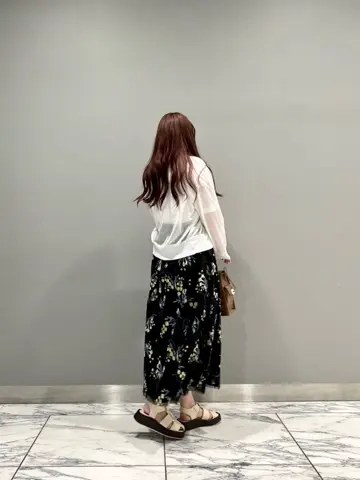 GRACE CONTINENTAL The Banquet 中根　里帆 コーディネート画像