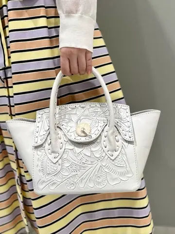 GRACE CONTINENTAL The Banquet 中根　里帆 コーディネート画像