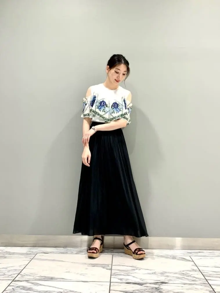 GRACE CONTINENTAL The Banquet eri コーディネート画像