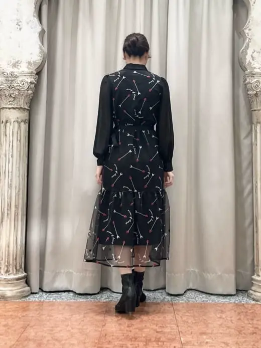 GRACE CONTINENTAL The Banquet 関谷　真琴 コーディネート画像