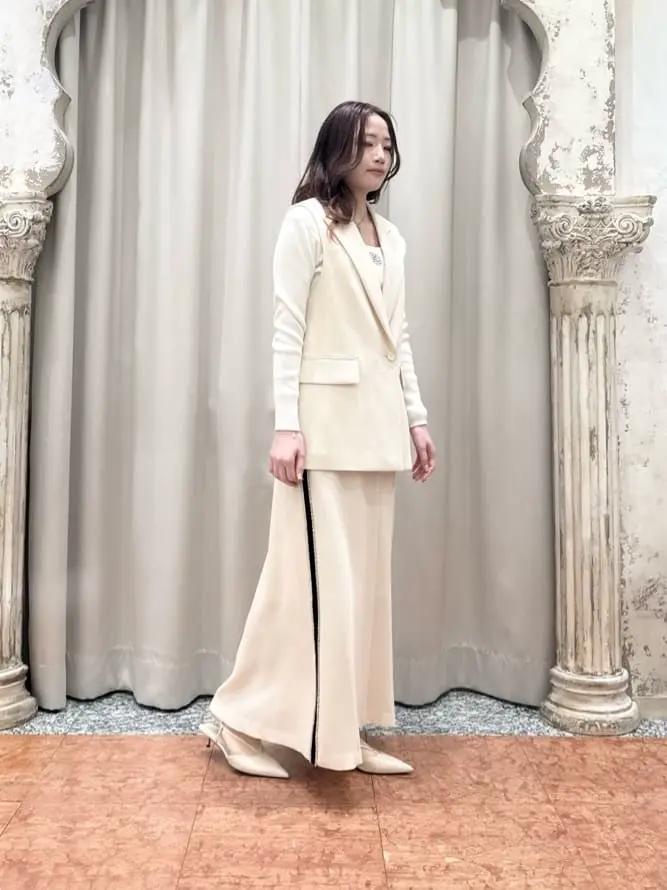 GRACE CONTINENTAL The Banquet 関谷　真琴 コーディネート画像