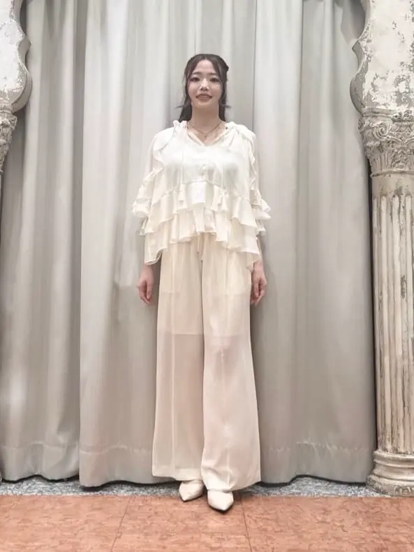 GRACE CONTINENTAL The Banquet 関谷　真琴 コーディネート画像