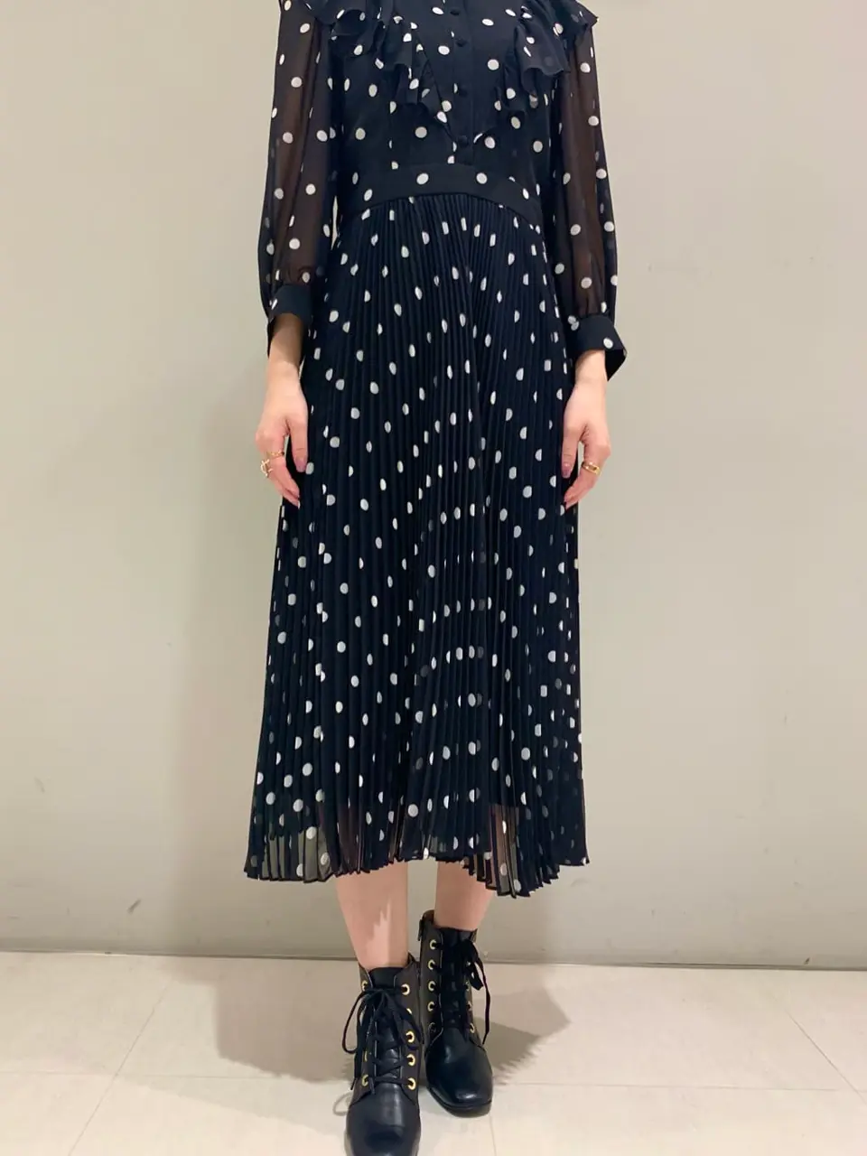 ORIGINATED IN GRACE CONTINENTAL saki コーディネート画像