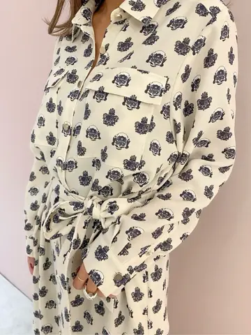 ORIGINATED IN GRACE CONTINENTAL yukimi yonee コーディネート画像