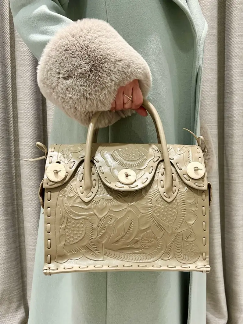 ORIGINATED IN GRACE CONTINENTAL 小笠原　春菜 コーディネート画像