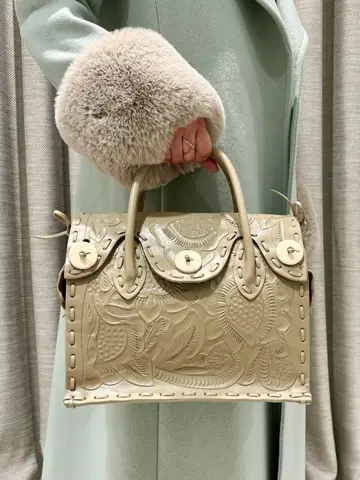 ORIGINATED IN GRACE CONTINENTAL 小笠原　春菜 コーディネート画像