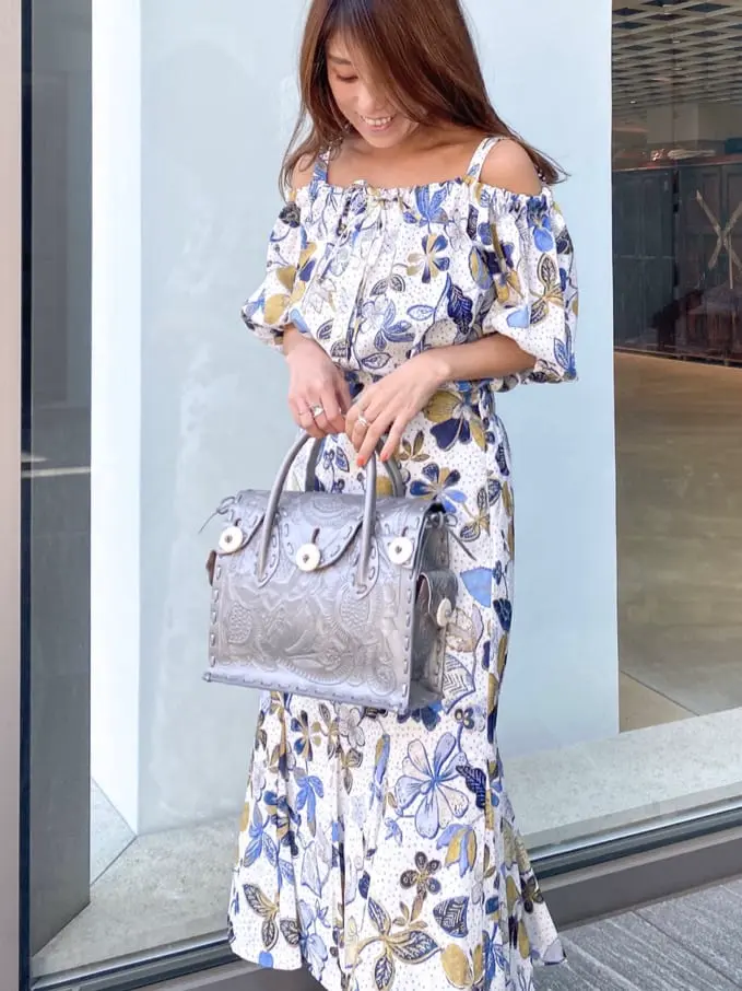 ORIGINATED IN GRACE CONTINENTAL yukimi yonee コーディネート画像