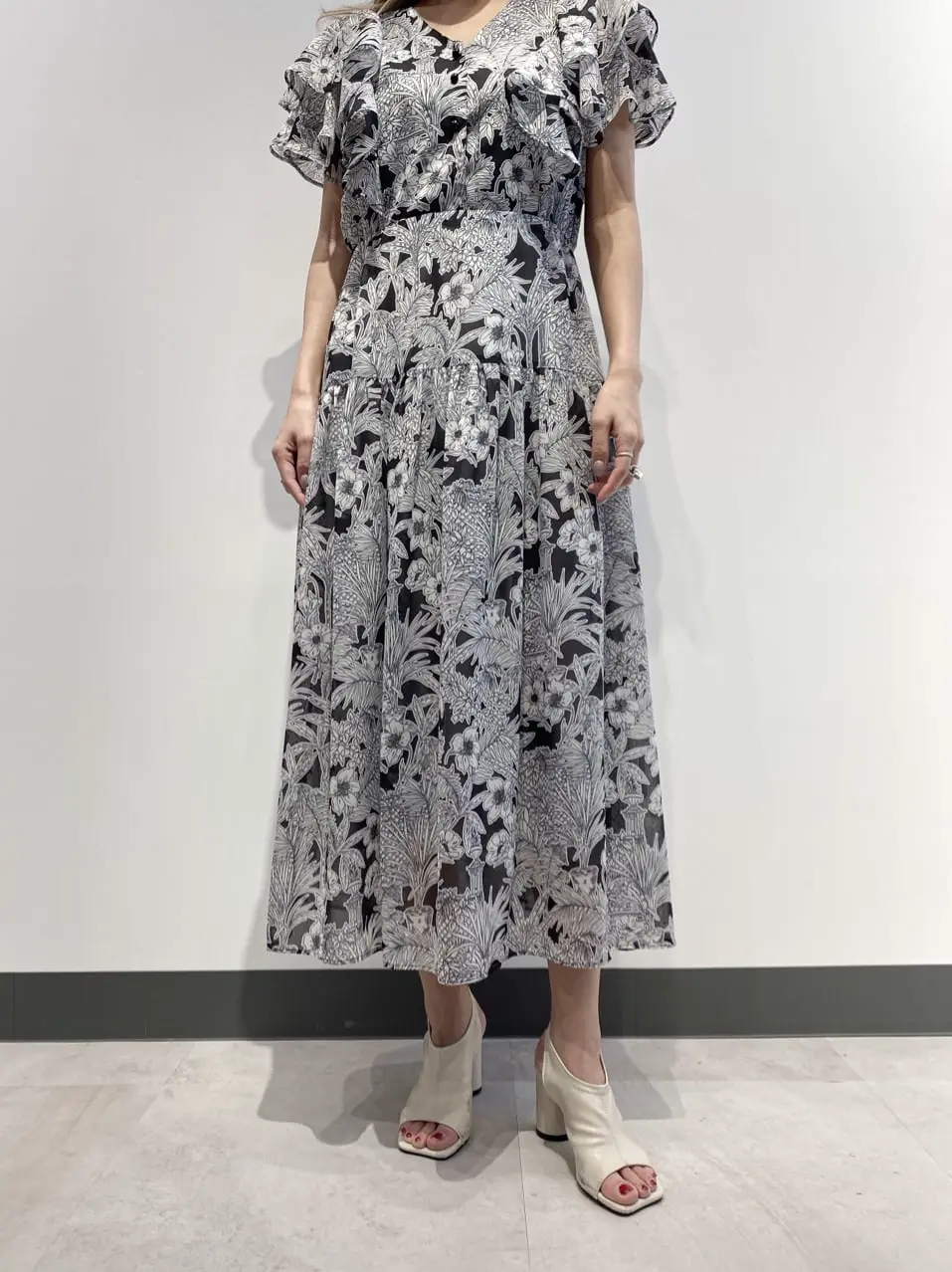 ORIGINATED IN GRACE CONTINENTAL yukimi yonee コーディネート画像