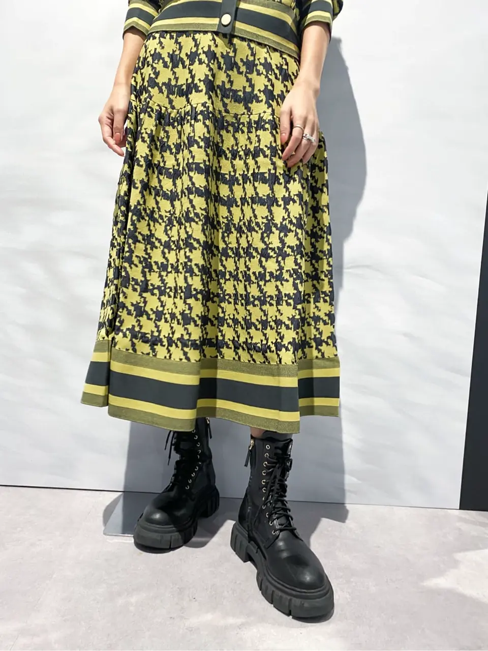 ORIGINATED IN GRACE CONTINENTAL yukimi yonee コーディネート画像