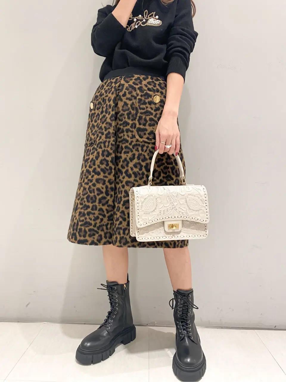 ORIGINATED IN GRACE CONTINENTAL yukimi yonee コーディネート画像