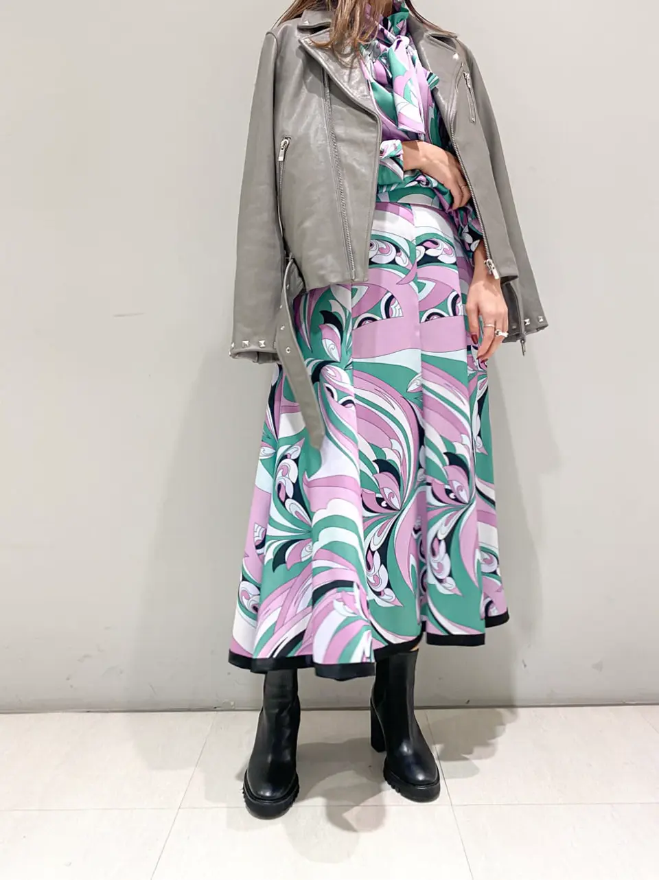 ORIGINATED IN GRACE CONTINENTAL yukimi yonee コーディネート画像