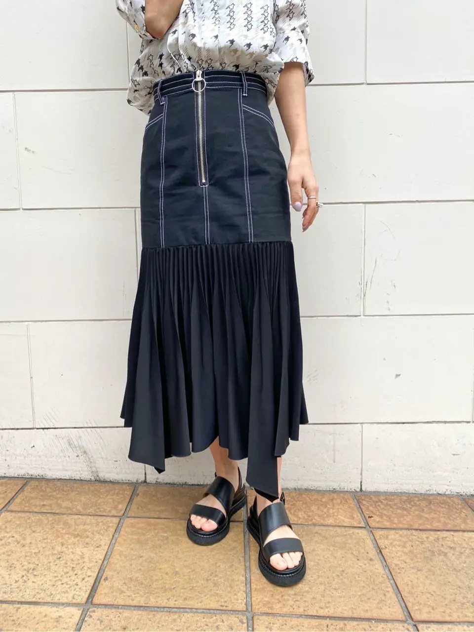 ORIGINATED IN GRACE CONTINENTAL yukimi yonee コーディネート画像