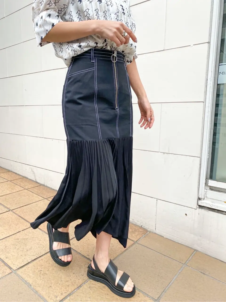 ORIGINATED IN GRACE CONTINENTAL yukimi yonee コーディネート画像