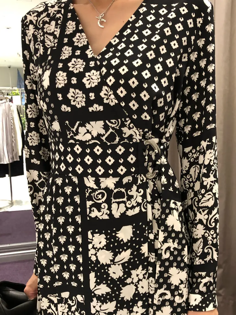 ORIGINATED IN GRACE CONTINENTAL 亀田 未希 コーディネート画像