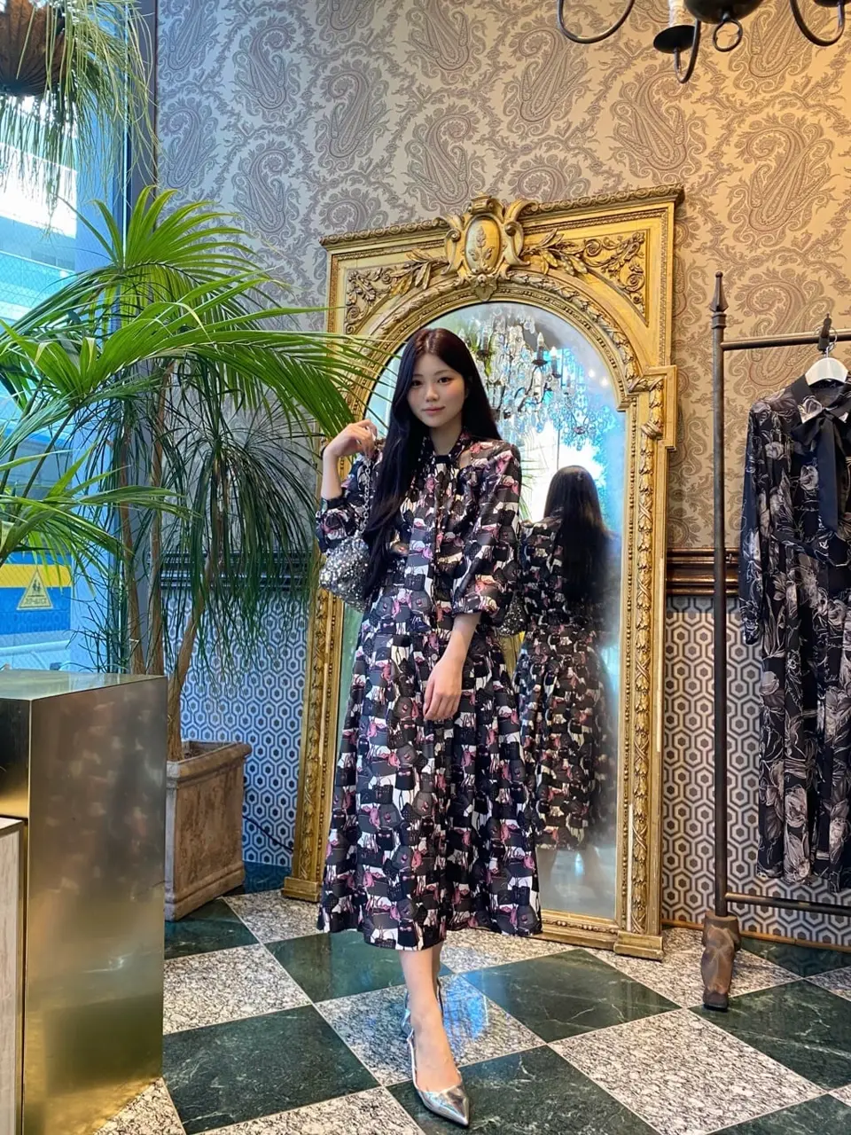 ORIGINATED IN GRACE CONTINENTAL watanabe コーディネート画像