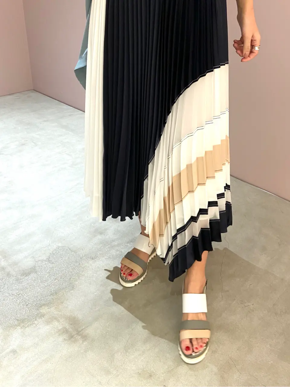 ORIGINATED IN GRACE CONTINENTAL yukimi yonee コーディネート画像