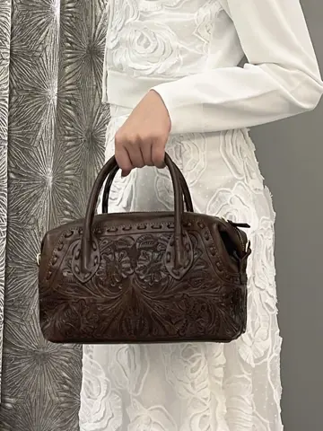 ORIGINATED IN GRACE CONTINENTAL Moe コーディネート画像