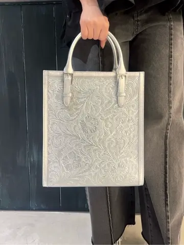 ORIGINATED IN GRACE CONTINENTAL Moe コーディネート画像