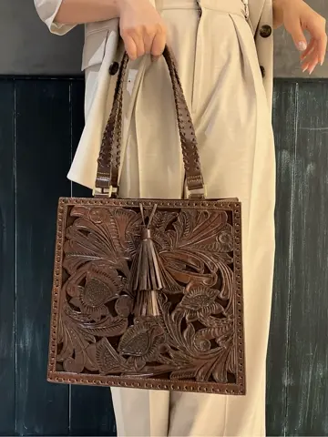 ORIGINATED IN GRACE CONTINENTAL Moe コーディネート画像