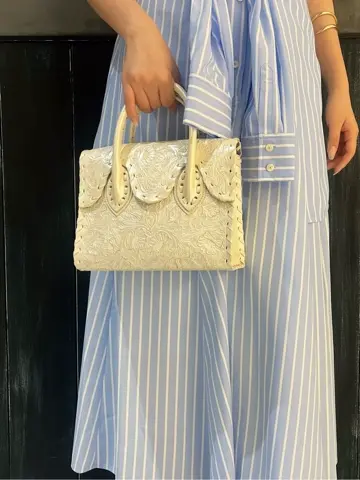 ORIGINATED IN GRACE CONTINENTAL Moe コーディネート画像